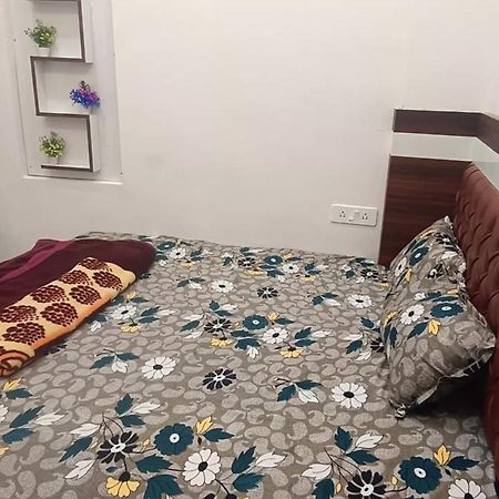 Goenka Home Stay Barsana Chhata Esterno foto