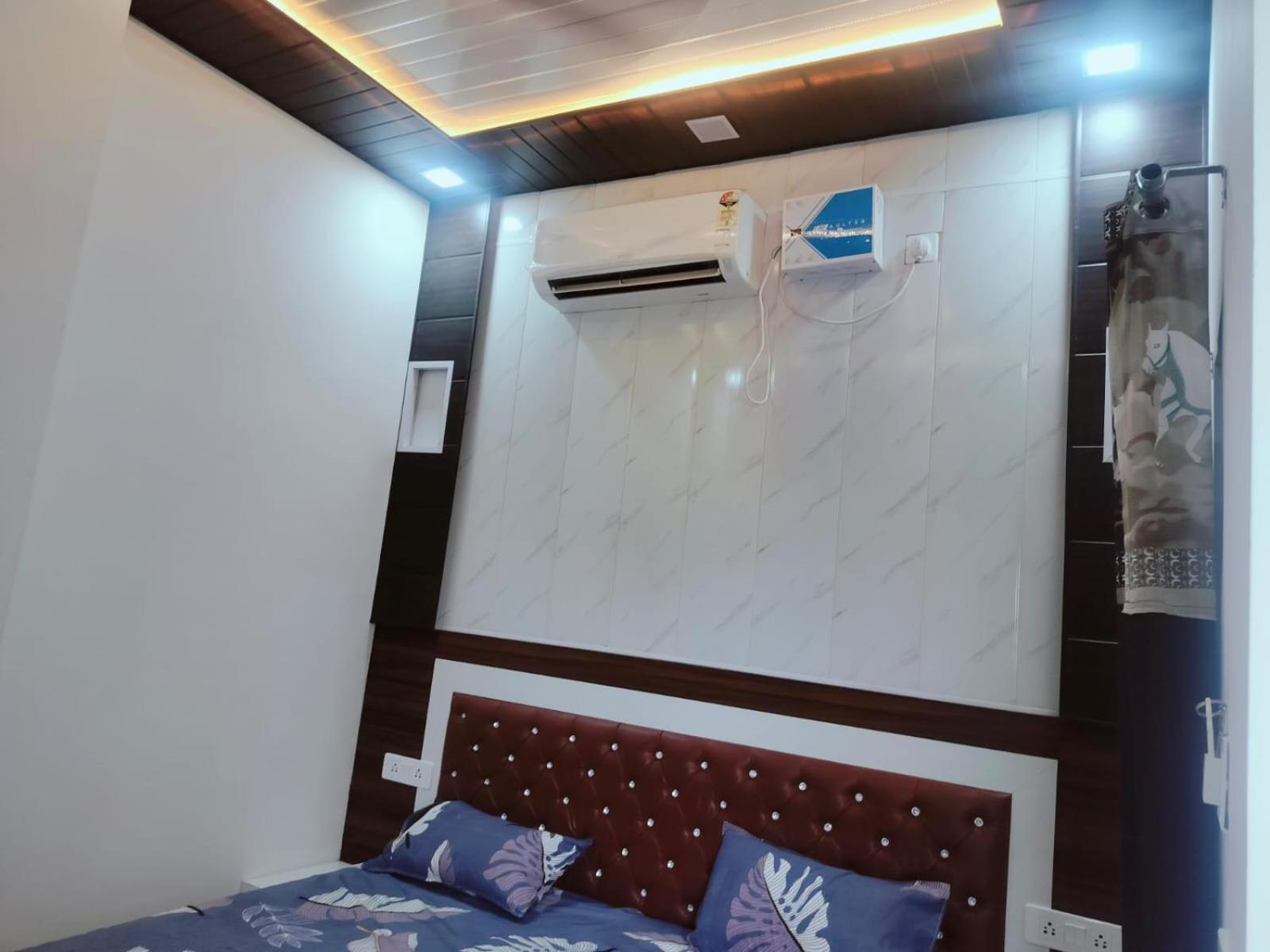Goenka Home Stay Barsana Chhata Esterno foto