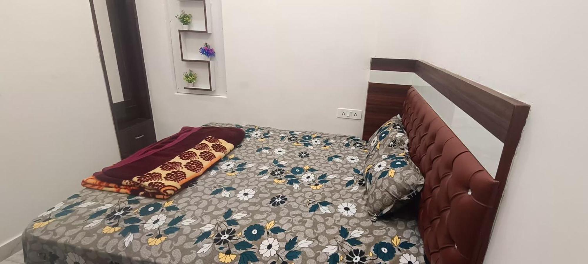 Goenka Home Stay Barsana Chhata Esterno foto
