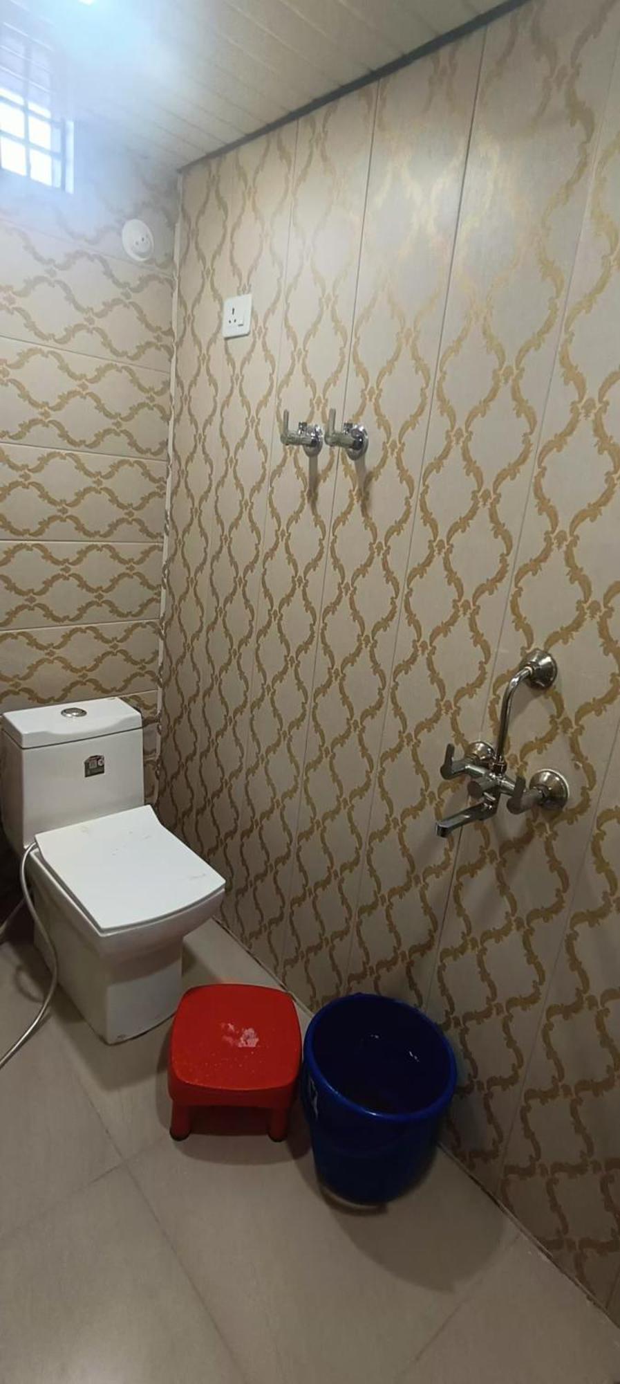 Goenka Home Stay Barsana Chhata Esterno foto
