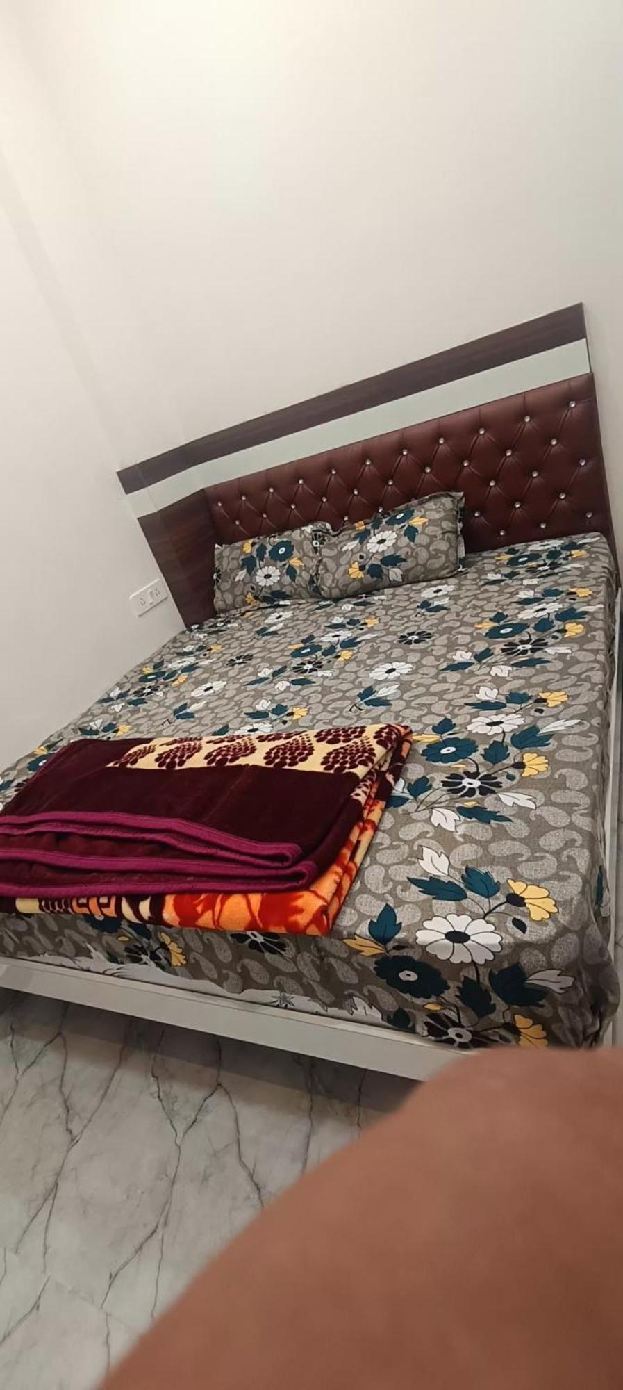 Goenka Home Stay Barsana Chhata Esterno foto