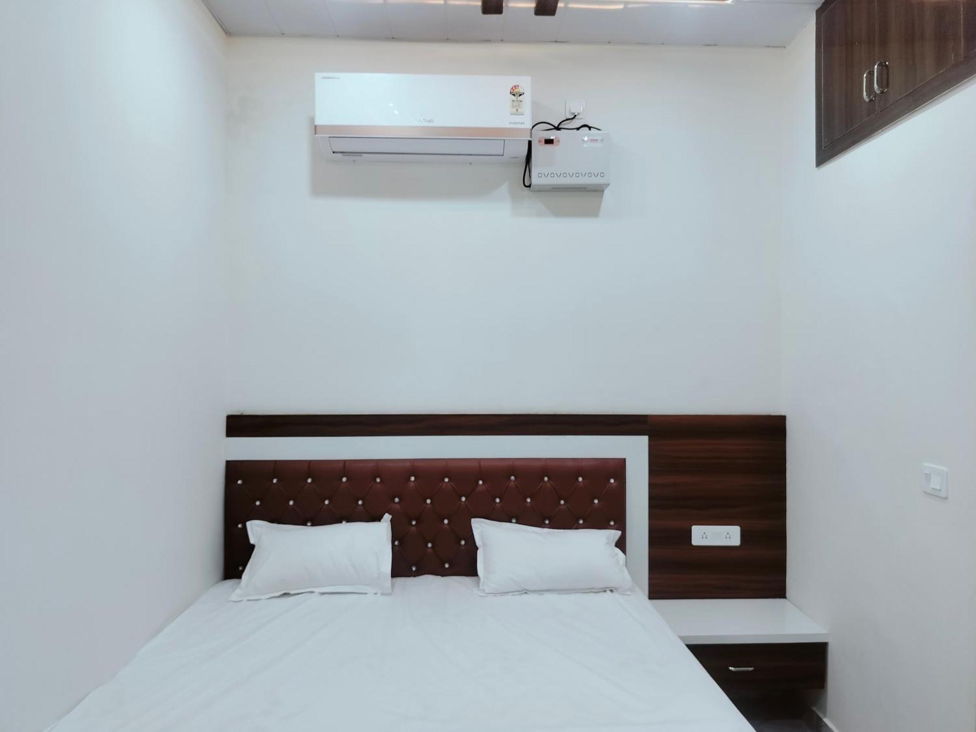 Goenka Home Stay Barsana Chhata Esterno foto
